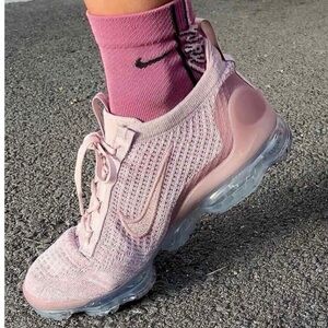 Nike Women's Air VaporMax 2021 Flyknit Shoes - Pink Oxford size 8.5